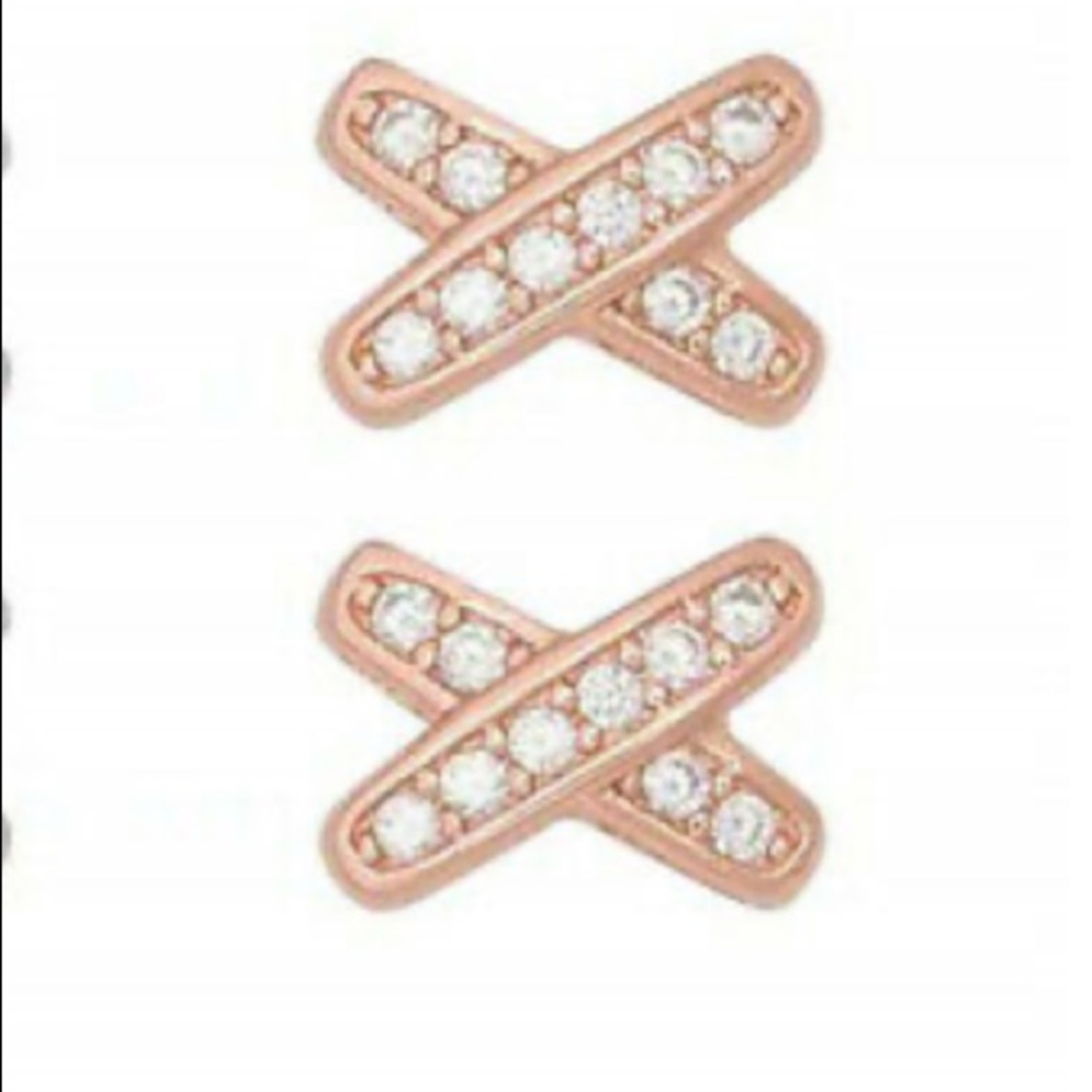 New 18k gold plated Unique Stud Earrings - Picture 5 of 6